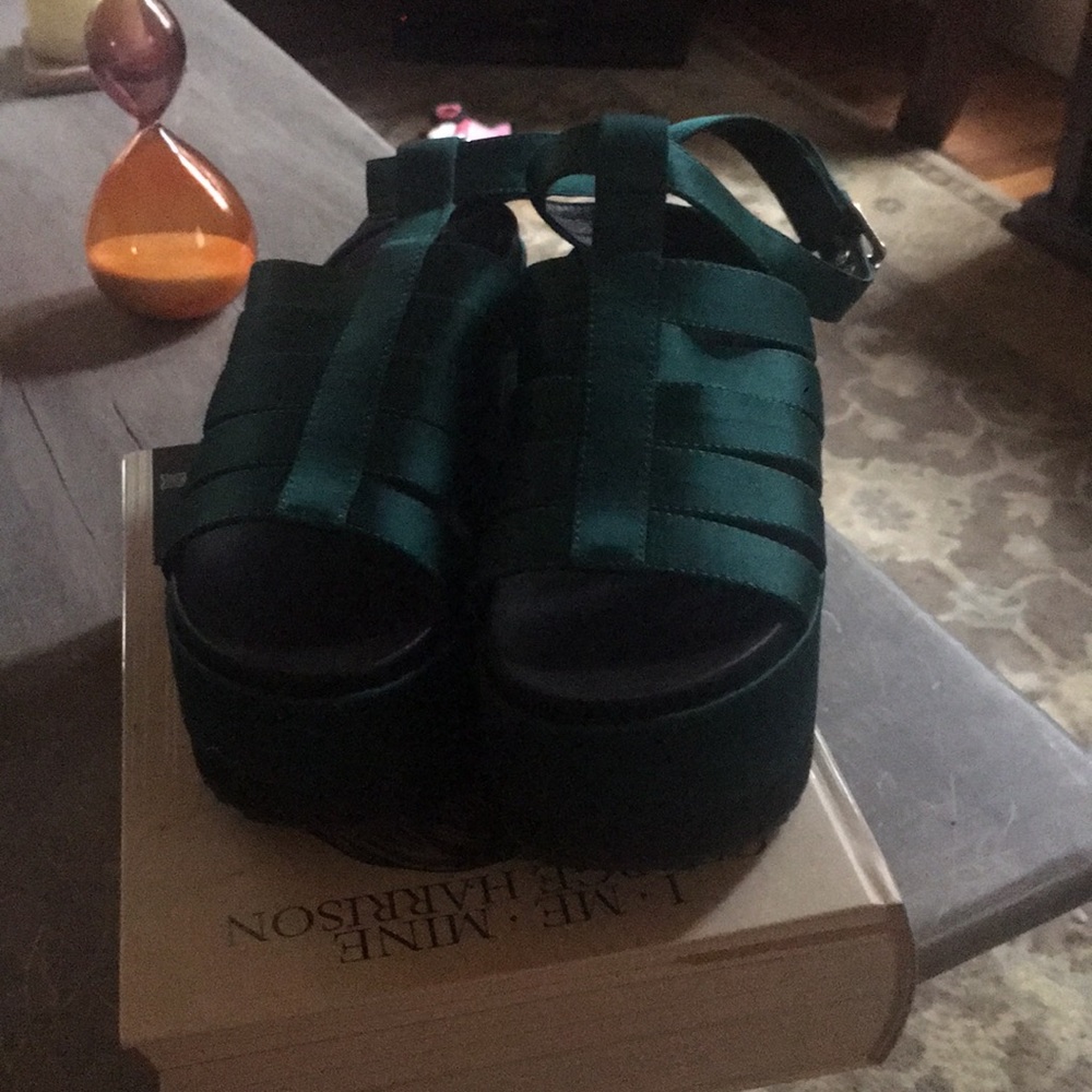 Free people sandals brand new.